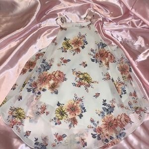 Cute white flower blouse perfect for the summer 🌸